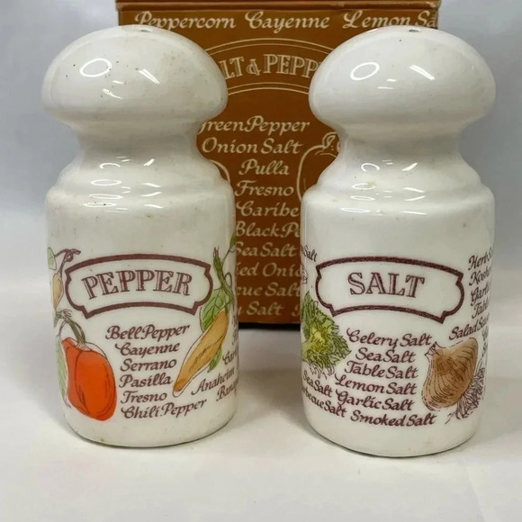 VINTAGE AVON Country Kitchen Ceramic Salt & Pepper Shakers - In Box 1980 - Picture 2 of 5